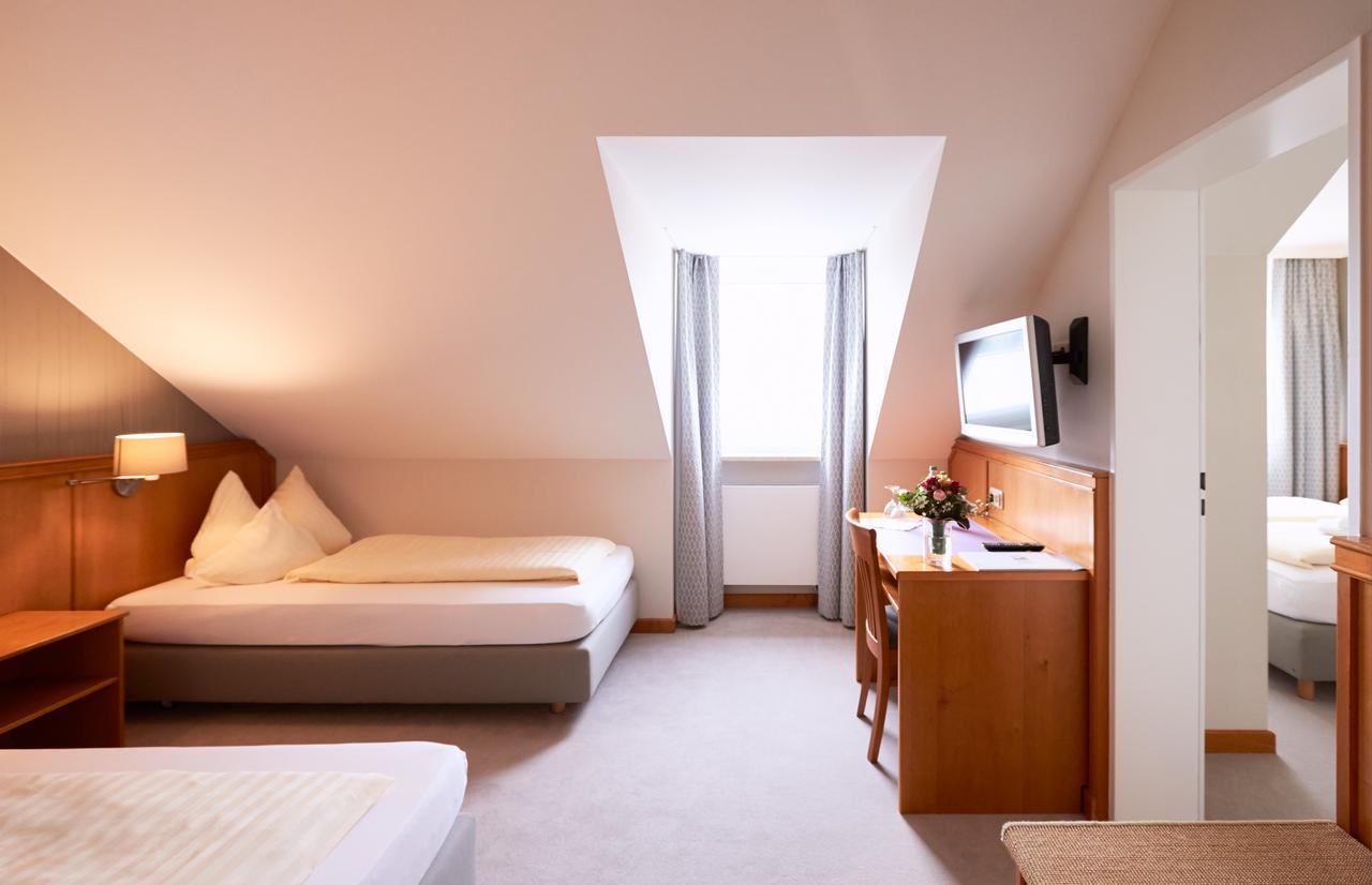 Hotel Alter Wirt Hallbergmoos Ngoại thất bức ảnh
