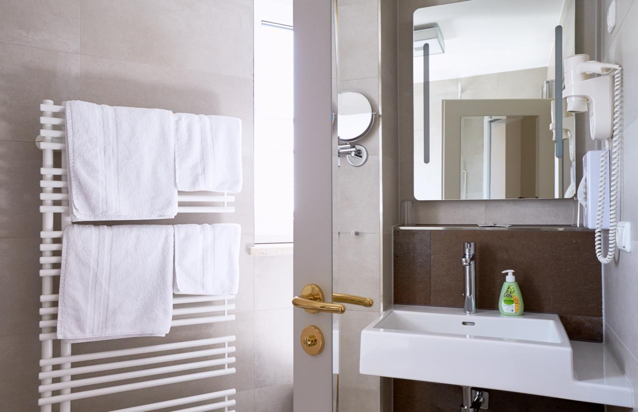 Hotel Alter Wirt Hallbergmoos Ngoại thất bức ảnh